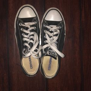 Black low top converse